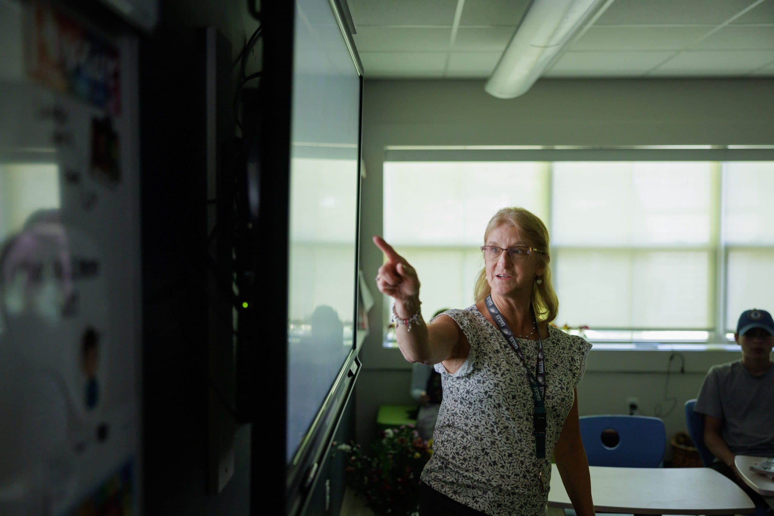 Teacher pointing in a classroom